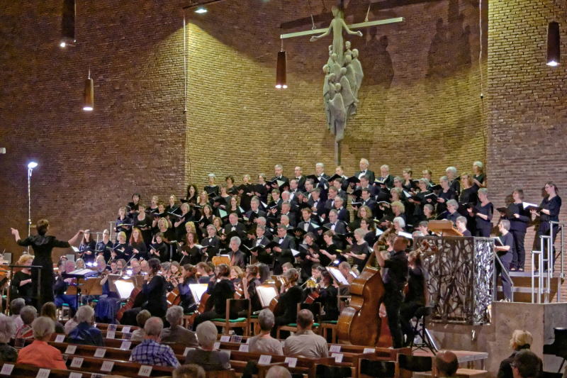 Musik von Mendelssohn und Schloemann erklang beim Jubiläumskonzert in großer Besetzung. Foto: Strobel-Heck